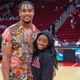 Simone Biles and Jonathan Owens  at a Houston Rockets game in 2021.